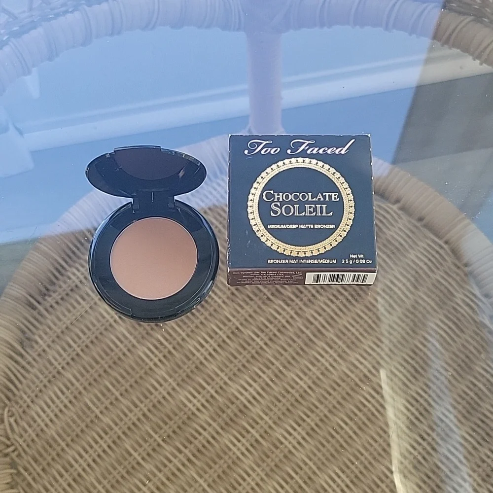 Too Faced chocolate soleil medium Deep bronzer
